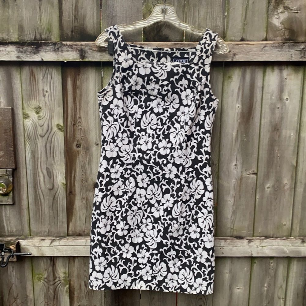 City Triangles floral dress sz. M